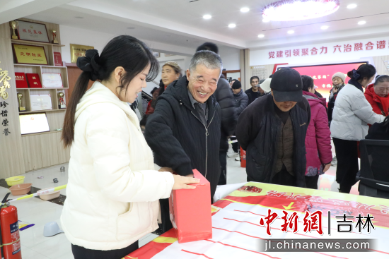 ���񅢼ӻ�ӬF(xi��n)���� ��ʯ��ί������/���D